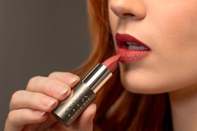 lips bg